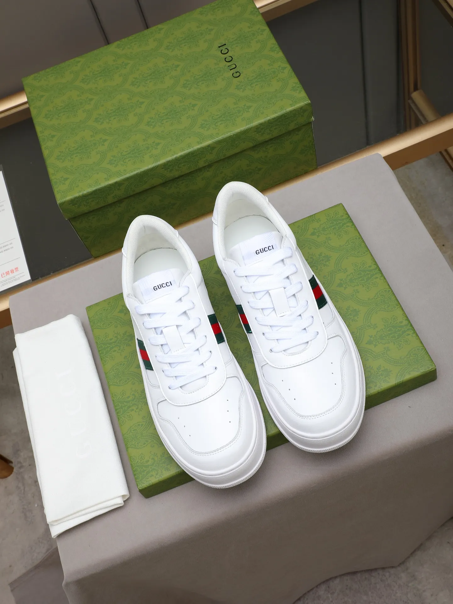 PP420 new men's shoes GUCCI fashion trend, made of first-layer calfskin➕breathable mesh lining! The foot feels super comfortable and the workmanship is impeccable. The original ultra-light outsole, size: 38-44 (45 customized), 5 colors to choose from!